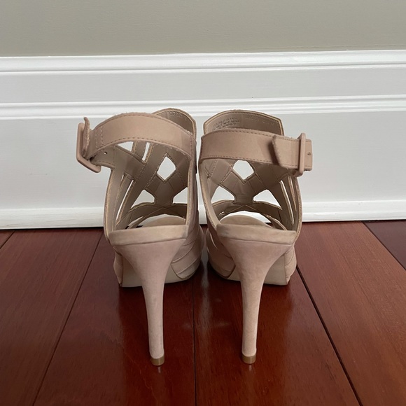 STEVE MADDEN | Nude Nubuck Heels - Picture 3 of 6